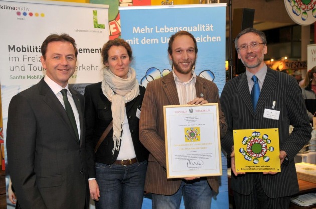 Familien-Landhotel Stern erhält als erster umweltgeprüfter
Gastronomiebetrieb Tirols das Österreichische Umweltzeichen - BILD