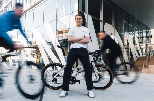 Mit Manuel Neuer in die neue Fahrradsaison: Der Canyon Store Munich wird zum Hotspot für Radsportbegeisterte