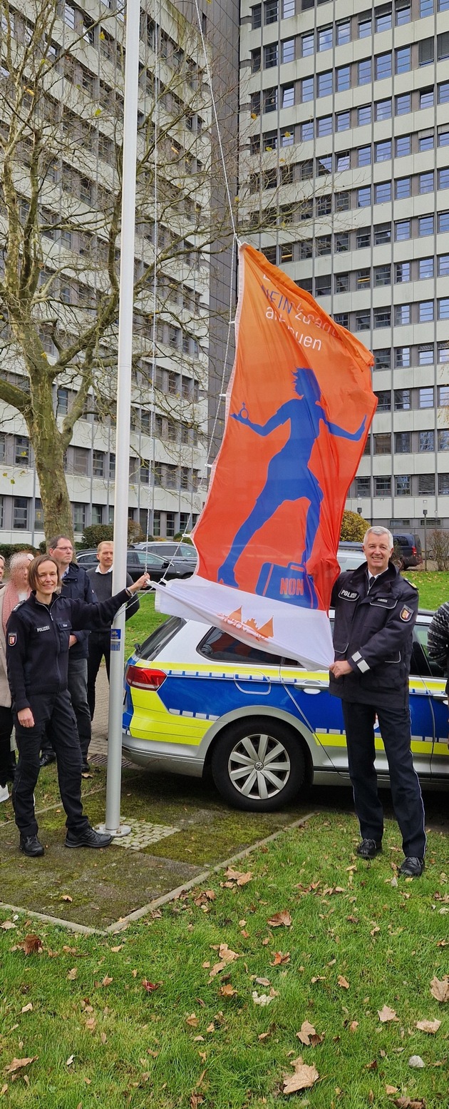 POL-HL: HL- OH Orange Days: Polizeidirektion Lübeck setzt Zeichen gegen Gewalt an Frauen