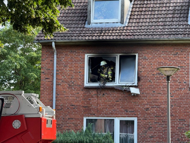 FW-SE: Wohnungsbrand mit verletzter Person in Bad Bramstedt