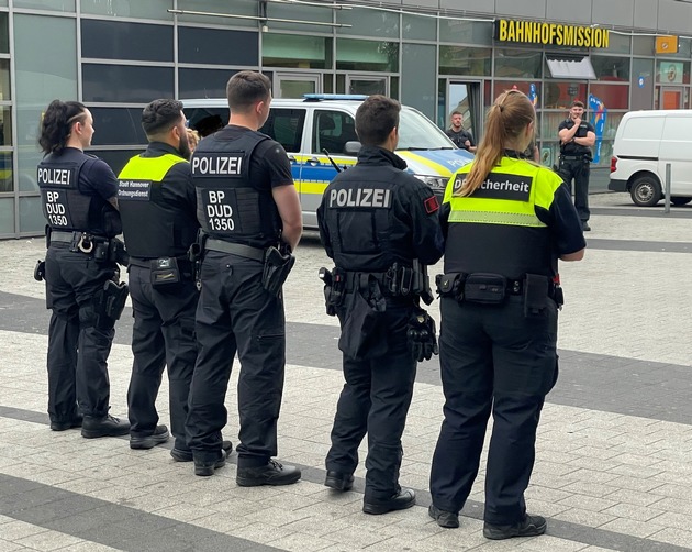 BPOLD-H: Schwerpunktkontrollen in und rund um den Hauptbahnhof Hannover: Polizei kontrolliert zahlreiche Personen und stellt Messer sowie aufgefundene Drogen sicher