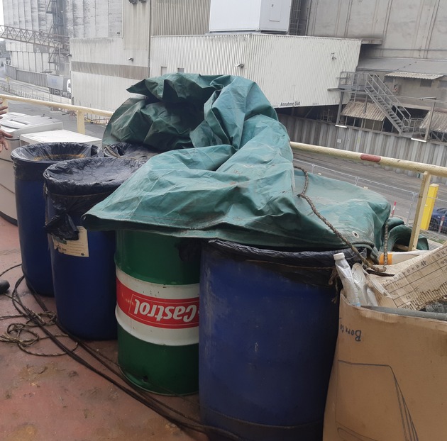 WSPI-OLD: Unerlaubter Umgang mit Abfällen an Bord eines Seeschiffes - Müllzwangsentsorgung im Braker Hafen
