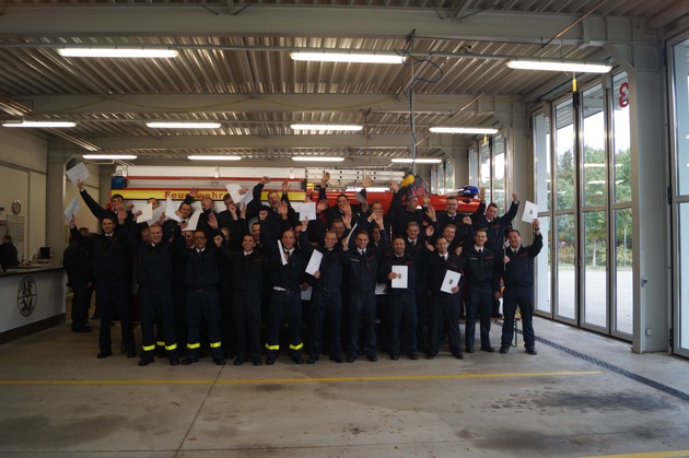 FW-RE: Gemeinsame Pressemeldung: Zweiter Jahrgang schließt interkommunale Ausbildung zum Brandmeister ab