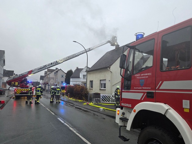 FW-AR: Schornsteinbrand in Arnsberg: Feuerwehr verhindert Schlimmeres