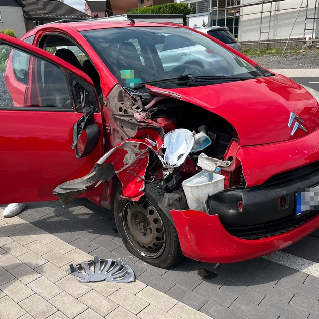 POL-RBK: Overath - Verkehrsunfall mit hohem Sachschaden in Heiligenhaus