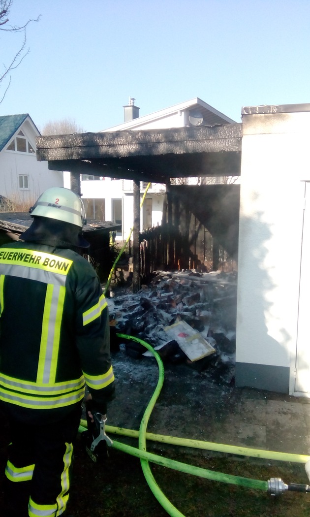 FW-BN: Brannten Garagenanbau und Geräteschuppen in Holzlar