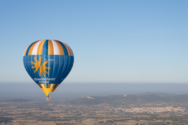 schauinsland-reisen hebt ab: Ballonpremiere auf Mallorca