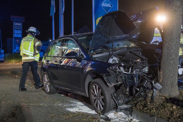 FW Menden: Schwerer Verkehrsunfall auf dem Bräukerweg