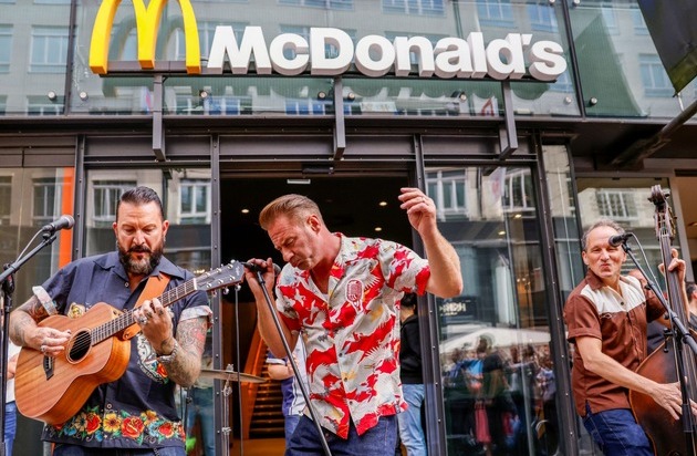 McDonald's Deutschland: Sein höchstes Konzert aller Zeiten: McDonald's bringt Dick Brave in die Luft