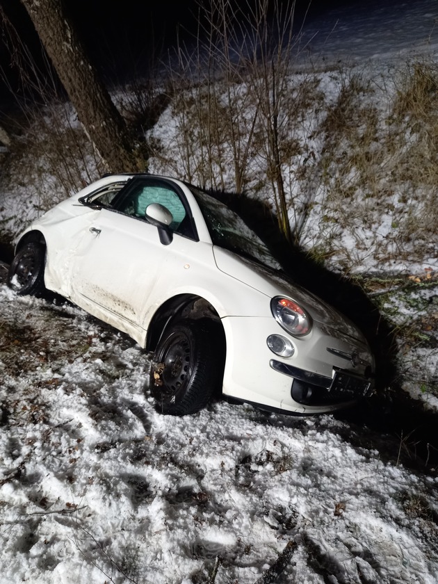 FW-OLL: Verkehrsunfall mit eingeklemmter Person in Achternmeer