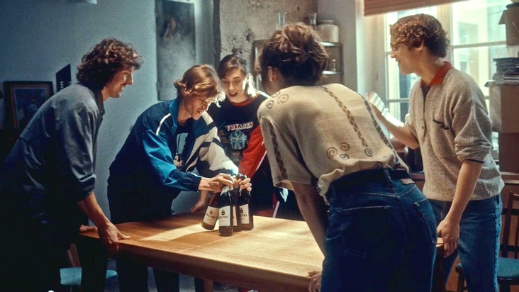 Der Wert echter Freundschaft: Veltins weckt im neuen TV-Spot / Lust auf unvergessliche Momente