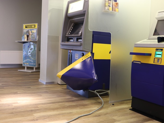 POL-PDKH: Versuchter Diebstahl eines Geldautomaten aus der Postbank Bad Kreuznach