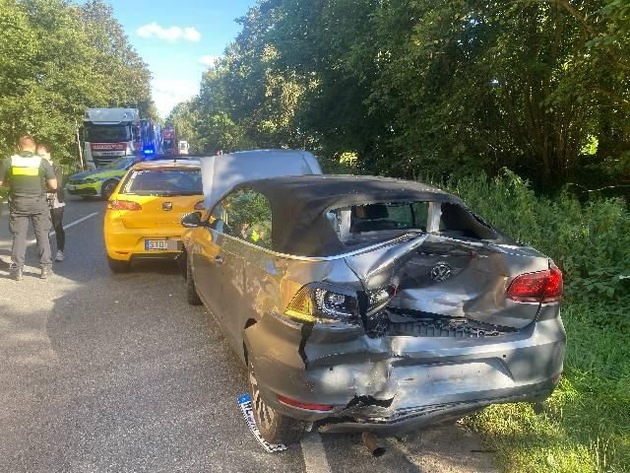 POL-STD: Auffahrunfall mit sechs beteiligten Fahrzeugen sorgt für erhebliche Verkehrsbehinderungen im Stader Feierabendverkehr