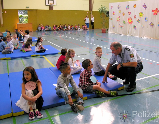 POL-PPWP: Übergabe des Kinderschutzpasses in der Kottenschule