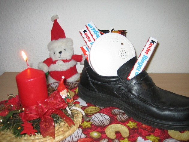 FW-LFVSH: Brandgefahren durch Kerzen in der Adventszeit
-Rauchwarnmelder als Geschenk zum Nikolaus
