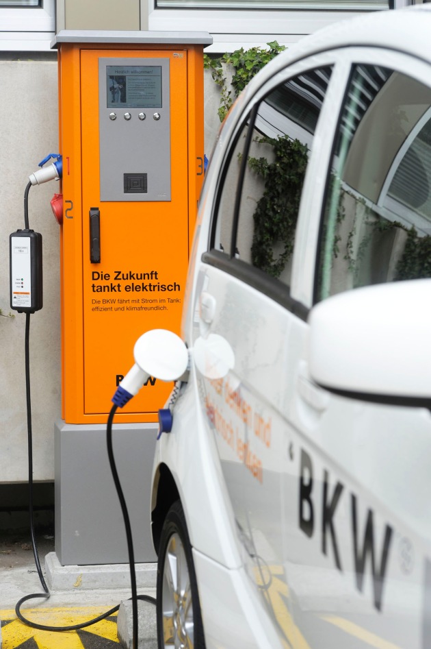 Mobility Solutions AG und BKW: Erste intelligente Ladestation für Elektroautos eingeweiht