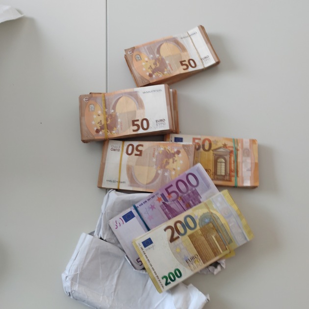 HZA-OS: Osnabrücker Zoll deckt zweimal Bargeldschmuggel auf; 103.000 Euro und 160.000 polnische Zloty sichergestellt