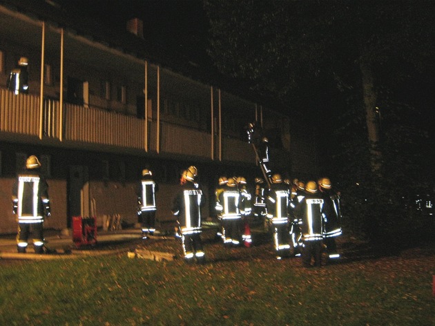 FW-AR: Kellerbrand in Arnsberg-Hüsten löst Großeinsatz der Feuerwehr aus