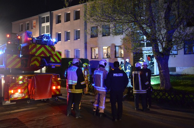 FW-Stolberg: Feuer mit Menschenleben in Gefahr