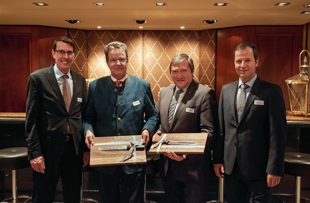 hotelleriesuisse: Tourismusfreundlichste Parlamentarier 2015: Nationalrat Jakob B&uuml;chler (CVP) und St&auml;nderat Jean-Ren&eacute; Fournier (CVP)