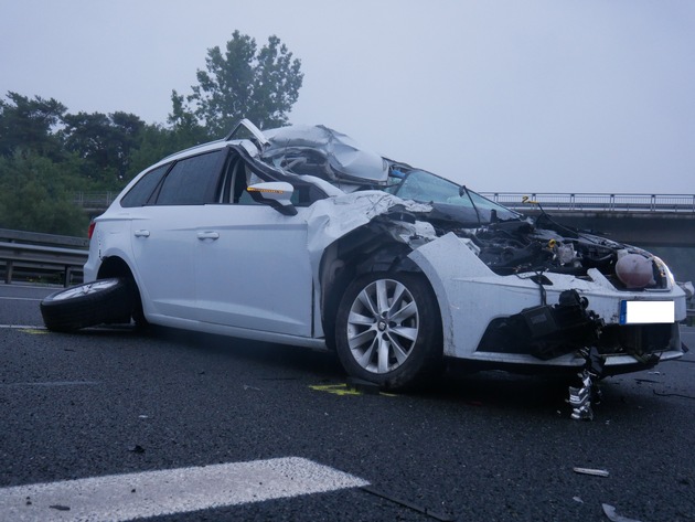 POL-ROW: ++ Zahlreiche Verkehrsunfälle auf der A 1: Beteiligte teils schwer verletzt, hoher Sachschaden und Autobahn gesperrt ++