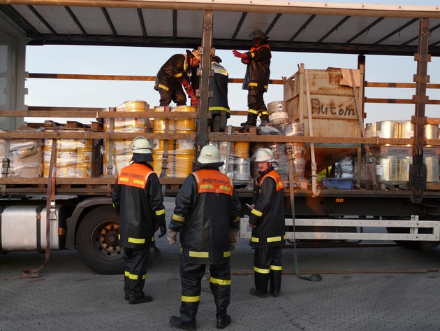 POL-NOM: Gefahrguttransporter stillgelegt - Bilder im Anhang