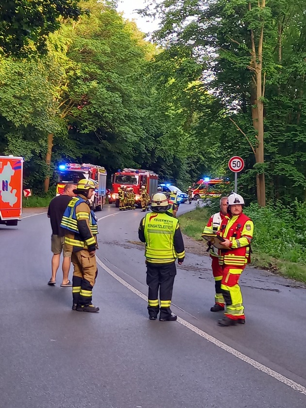 FW-EN: Feuerwehr Herdecke bei überschlagenem PKW und Katze in Notlage über Pfingsten im Einsatz