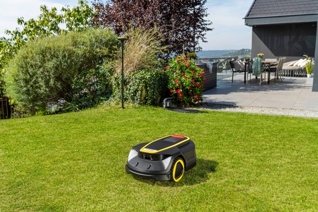 Pressemitteilung: Neuer kabelloser Rasenmähroboter RCX 4 mit Allradantrieb für Flächen bis 1500 m²