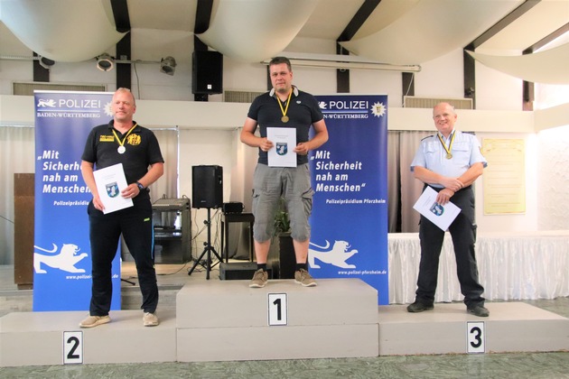 POL-Pforzheim: (PF) Pforzheim - Beamte des Polizeipräsidiums erfolgreich bei Polizeilandesmeisterschaften im Schießen (FOTO)