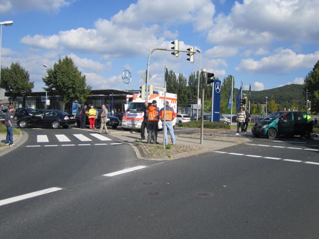 POL-NOM: Verkehrsunfall mit drei Verletzten und zwei PKW mit Totalschaden