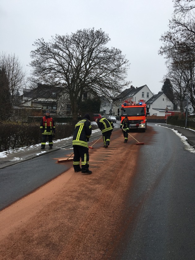 FW-MH: Eine etwa 3 Kilometer lange Ölspur beschäftigt die Feuerwehr Mülheim an der Ruhr
