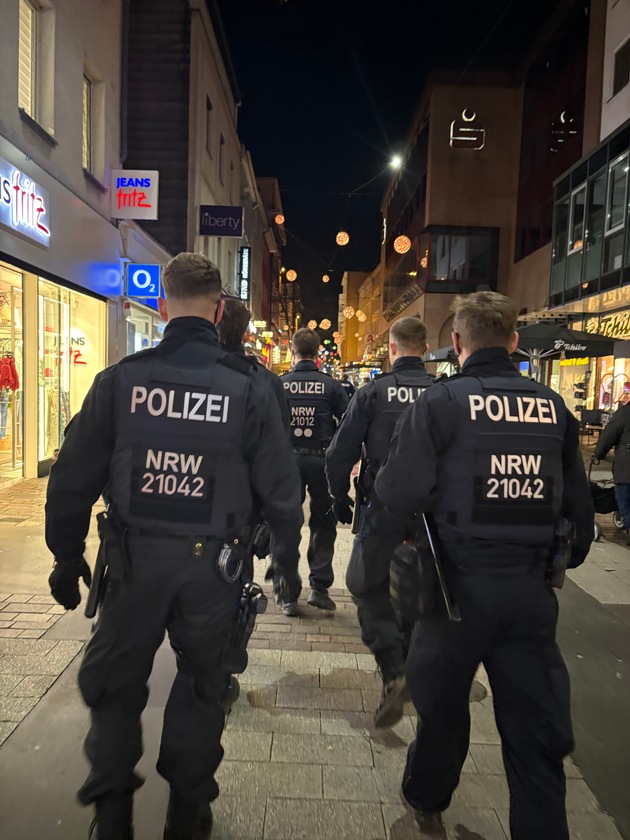 POL-W: W/SG Freitagabend in Solinger und Wuppertaler Innenstädten - Großkontrollen der Polizei