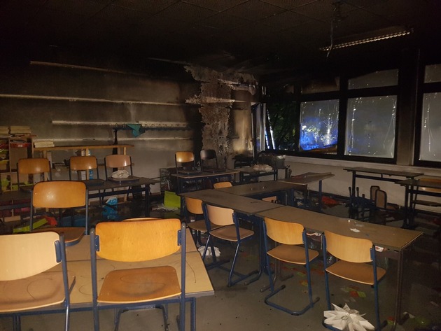 FW-Erkrath: Brandstiftung sowie Sachbeschädigung im Schulzentrum Rankestraße