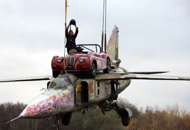 Russian Peace MiG / EU shows teeth: Erste MiG hebt von Deutschland ab / Für Frieden und Freiheit