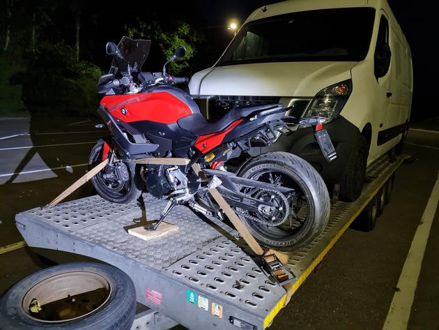 HZA-SI: Motorrad, Pkw und Kleintransporter geschmuggelt