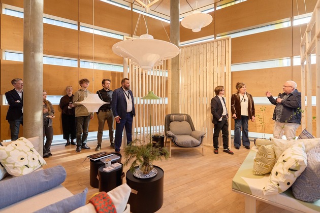 Finnisches Gl&uuml;ck ist mehr als ein L&auml;cheln: Erfolgreicher Auftakt f&uuml;r Ausstellung &bdquo;Ernsthaft gl&uuml;cklich&ldquo; in Berlin