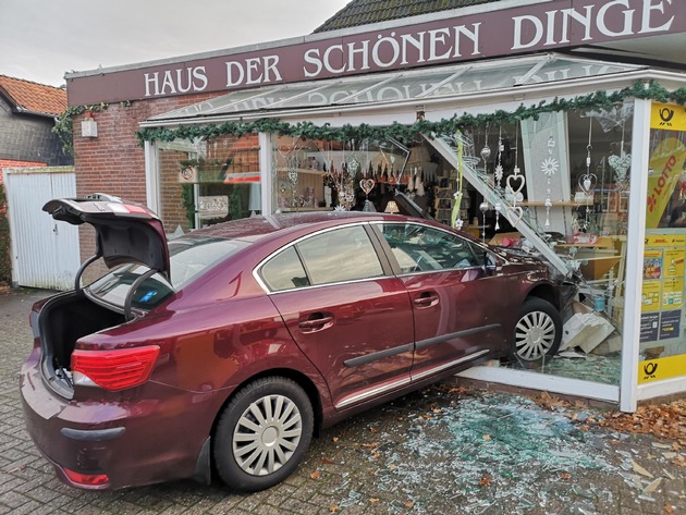 POL-CE: Lachendorf - Beim Einparken von der Bremse gerutscht +++ Autofahrer demoliert Schaufenster