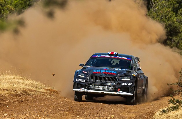 Skoda Auto Deutschland GmbH: Akropolis-Rallye Griechenland: Gus Greensmith fährt Škoda Fabia RS Rally2 auf Platz zwei in der WRC2
