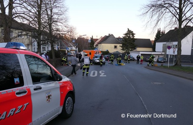 FW-DO: Verkehrsunfall zwischen PKW und Radfahrerin in Aplerbeck