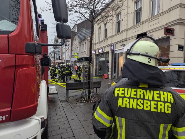 FW-AR: Brand einer Teeküche in der Neheimer Fußgängerzone