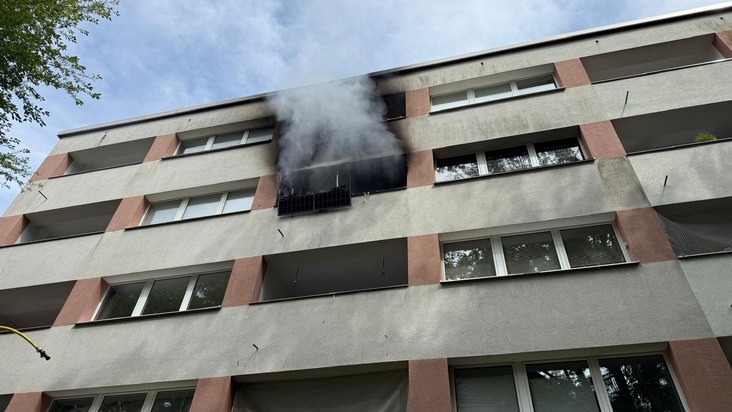 FW-E: Wohnungsbrand in Mehrfamilienhaus - zwei Wohnungen unbewohnbar