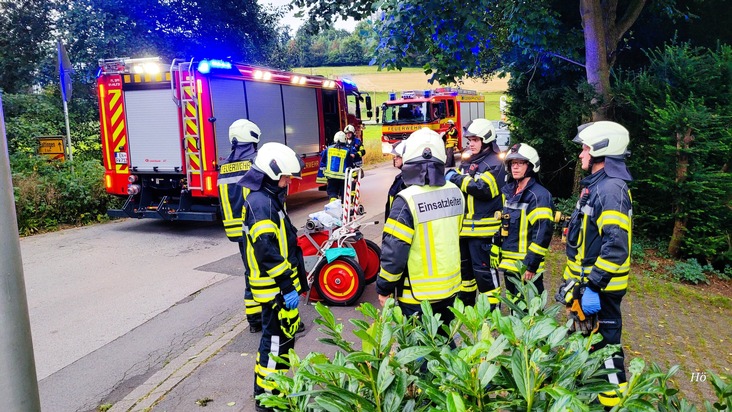 FW-EN: Farbe gelangt in den Paasbach - Feuerwehren aus Sprockhövel und Hattingen im Umweltschutz-Einsatz