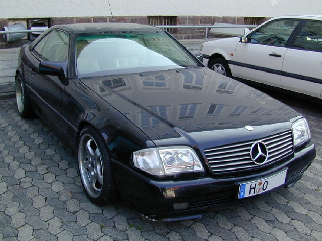 POL-GOE: (708/2005) Soko &quot;Fichte fragt: &quot;Wer hat den abgebildeten schwarzen Mercedes 500SL gesehen?&quot; - Toter im Fichtenwald
