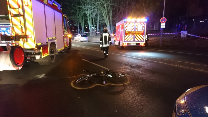 FW-WRN: Verkehrsunfall mit zwei schwerverletzten Personen