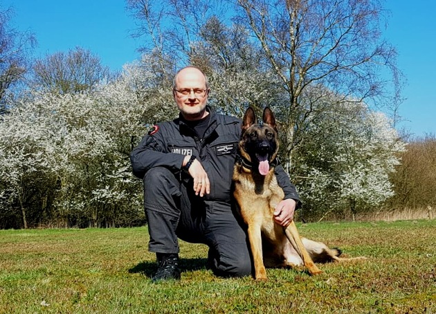 POL-FL: Polizeidirektion Flensburg - Diensthund Jack meldet sich zur Stelle! Ehemaliger Fundhund nun offiziell im Dienst