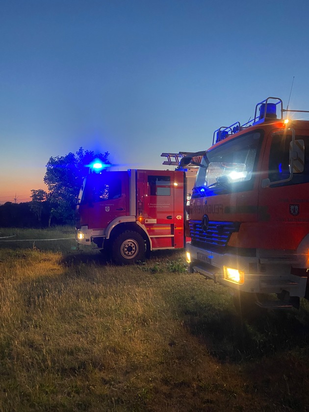 FW-SE: Größerer Busch-und Flächenbrand im Freizeitpark Kaltenkirchen