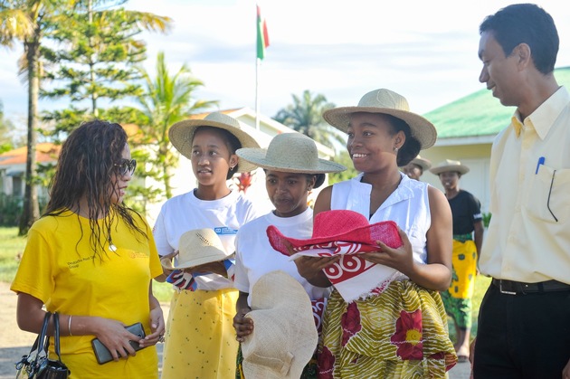 PM: DHL Group feiert 15 Jahre GoTeach, verlängert globale Jugend-Partnerschaften bis 2030 / PR: DHL Group marks 15 years of GoTeach, extends global youth partnerships through 2030