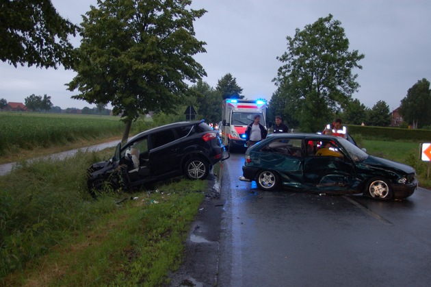 POL-STH: Verkehrsunfall mit zwei verletzten Personen und erheblichen Sachschaden