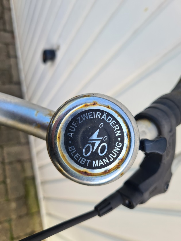 POL-STD: Zwei Fahrräder bei der Buxtehuder Polizei sichergestellt - Ermittler suchen rechtmäßige Eigentümerinnen