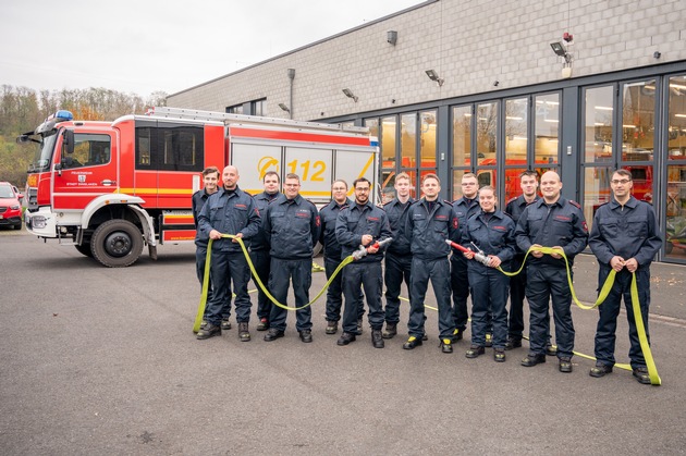 FW Dinslaken: Erfolgreicher Abschluss der Grundausbildung bei der Freiwilligen Feuerwehr Dinslaken